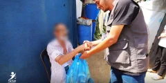 60 طرد غذائي من جمعية ساعد للأسر النازحة جنوب القطاع