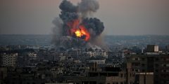 غارات إسرائيلية في عمق غزة بزعم خرق حماس لشروط «فترة الاختبار»