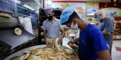 الخبز المدعوم بغزة.. طوابير طويلة وشكاوى من تسريبه للسوق السوداء