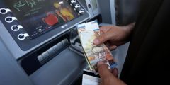 لماذا قفزت الأرقام في حسابات الغزيين خلال الحرب رغم انهيار الاقتصاد؟