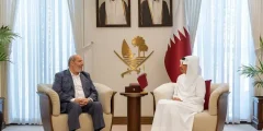 رئيس الوزراء القطري يبحث مع خليل الحية تطورات اتفاق غزة
