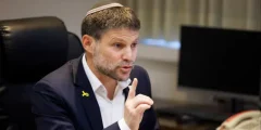 سموتريتش يهاجم عباس ويدعو نتنياهو لمنعه من العودة إلى الضفة