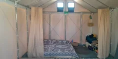 الأشغال تواصل تركيب وحدات إيواء مؤقتة وحصر الأضرار