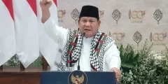 الرئيس الإندونيسي يهتف «فلسطين حرة» ويمسح عينيه بالكوفية
