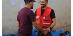الهلال الأحمر القطري يوزع 1873 سلة غذائية في غزة