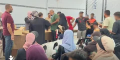 جمعية ساعد توزع حليب الأطفال وطرودًا صحية في مواصي خان يونس
