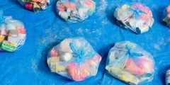 مركز وتين يواصل توزيع الطرود الغذائية على النازحين في غزة